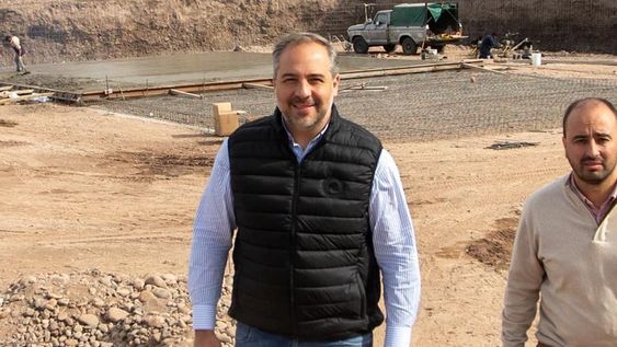 El intendente de Maipú, Matías Stevanato, recorrió la obra del nuevo teatro griego departamental. Foto: Prensa Maipú