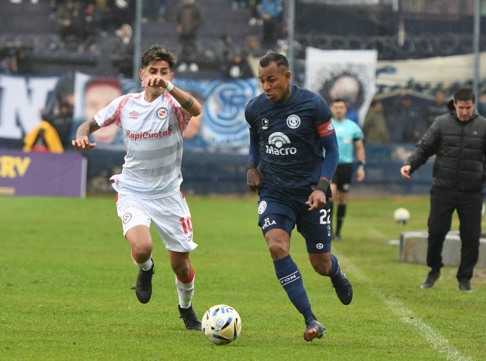 El colombiano Sebasti&aacute;n Villa fue uno de los jugadores desequilibrantes en la Lepra durante el primer tiempo.