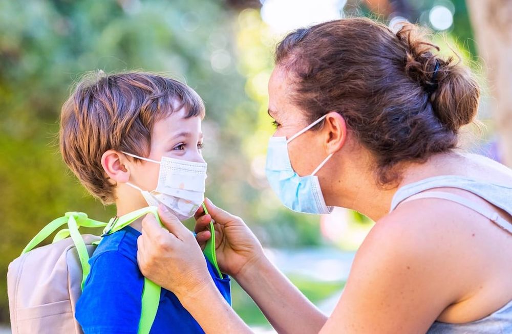Chile obliga a los niños mayores de 5 años a usar barbijo en las escuelas por un virus respiratorio (Imagen ilustrativa / Web)