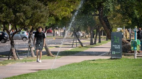 Mucho calor y alerta por tormentas. Parque Central. Foto: Ignacio Blanco / Los Andes