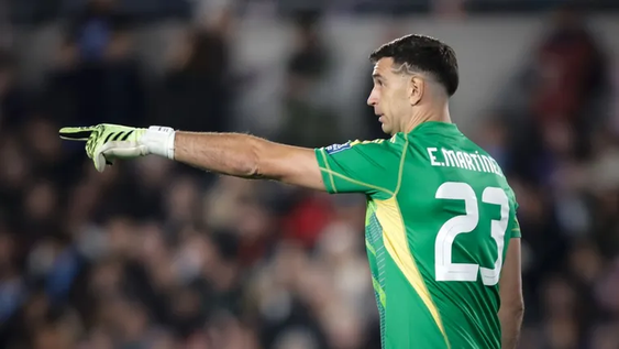 Dibu Martínez podría jugar en Italia