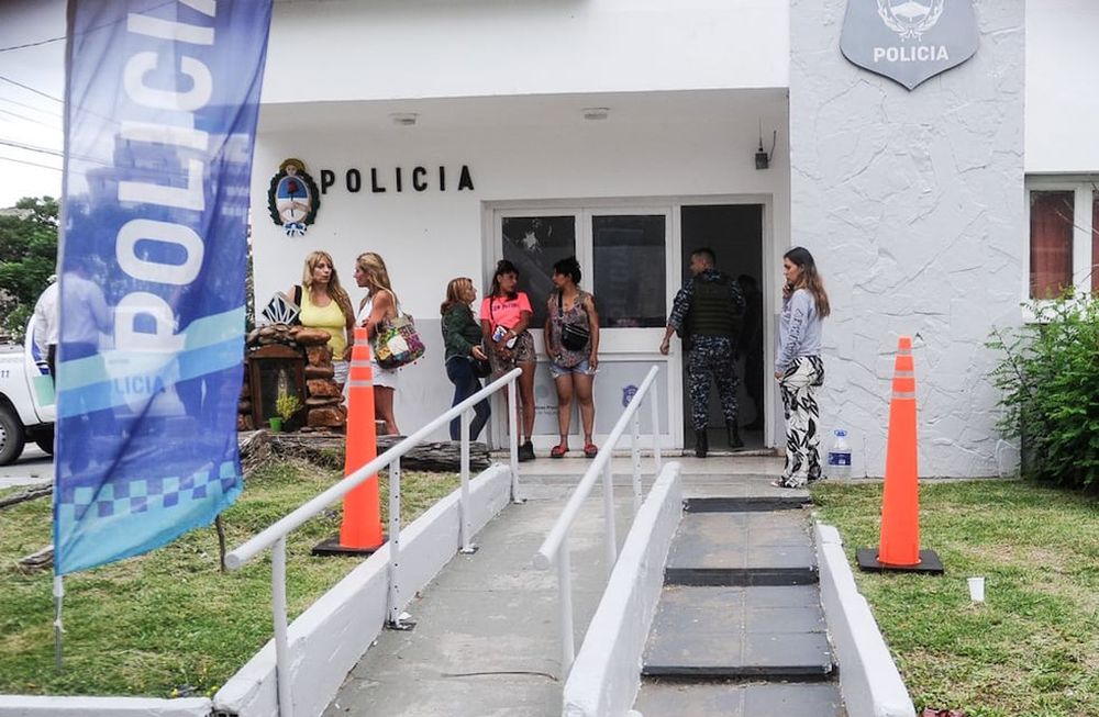 Una patota asesinó a un adolescente de 18 años en Santa Teresita. Comisaría y lugar donde ocurrió el hecho. (Federico López Claro / Corresponsalía)