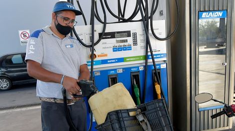 El abastecimiento de gasoil grado 2 es normal en Mendoza y el resto del país. Foto: Orlando Pelichotti/ Los Andes
