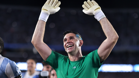 Dibu Martínez, figura de la Selección Argentina. Foto: Juan Ignacio Roncoroni vía EFE