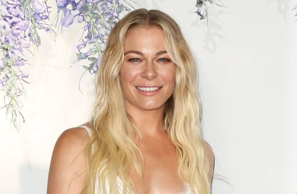 La artista LeAnn Rimes se quitó la ropa para contar y mostrar su lucha contra la psoriasis