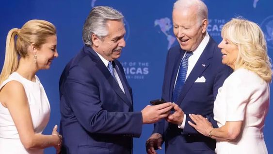 Biden le dio un cálido recibimiento a Alberto Fernández y Fabiola Yánez. Foto: Web