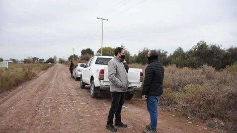 José Vega, jefe de investigaciones, trabaja en la zona donde un niño encontró el celular y el DNI de Kevin Álvarez (18), quien junto a su hermano Franco (28), desapareció el lunes 7 de junio. Foto: Mariana Villa / Los Andes