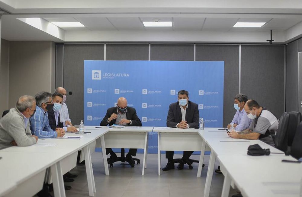 Ayer hubo reunión de comisión en la Cámara de Senadores para tratar el tema de Boleta Única. El radcialismo no consigue acuerdo, ni con el peronismo, ni con los aliados del Pro.