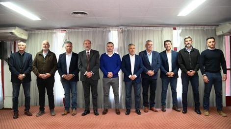 Los Andes | El gobernador Alfredo Cornejo encabezó el lanzamiento del programa Mendoza Futura, acompañado por siete intendentes. Foto: Prensa Mendoza