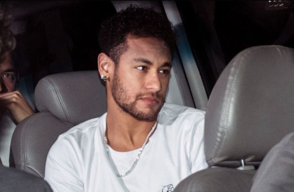 Neymar dejó el hospital y ya descansa en su residencia con la mira puesta en el Mundial