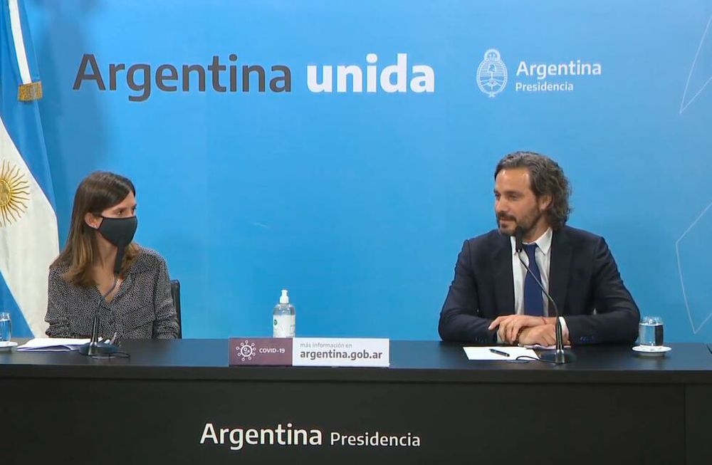 El jefe de Gabinete, Santiago Cafiero, y la titular de la Anses, Fernanda Raverta anunciaron el aumento de 5% por decreto que tendrán los haberes jubilatorios en diciembre.