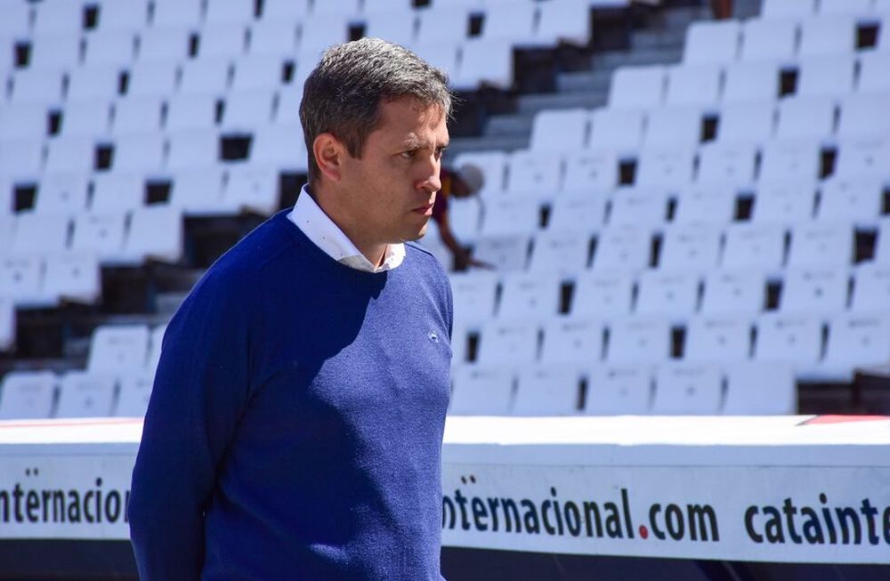 Diego Flores se mostró más verborrágico que de costumbre en la conferencia. Y hasta tocó un tema delicado que en los últimos tiempos se había olvidado: El descenso con este equipo no me preocupa para nada, enfatizó. Foto: Mariana Villa/Los Andes.