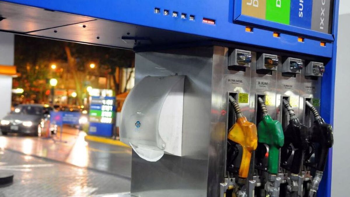 El Gobierno volvió a postergar la suba del impuesto a los combustibles en un intento de frenar los precios