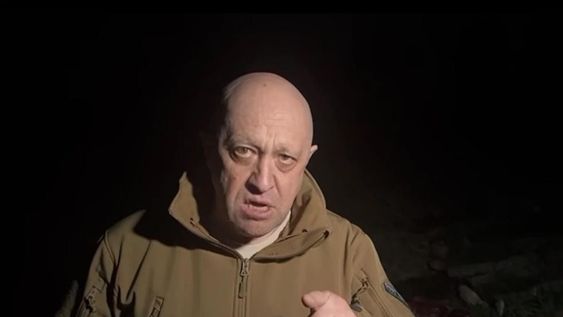 Yevgueni Prigozhin, jefe del Grupo Wagner, en captura de pantalla del video que difundió en su canal de Telegram anunciando la retirada de Bajmut.