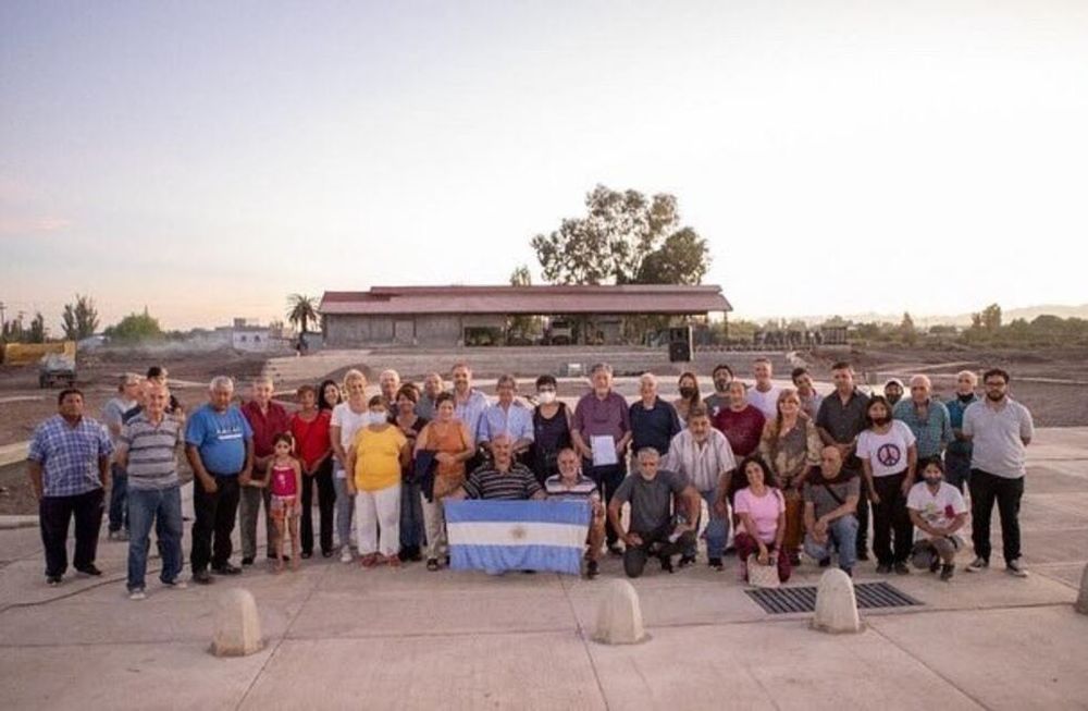 Vecinos, ex combatientes de Malvinas y funcionarios municipales dispusieron que el Parque de la Familia de San Roque lleve el nombre Héroes de Malvinas. Gentileza
