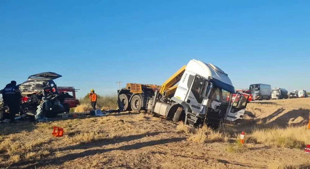 Tragedia en La Rioja: cuatro muertos y una niñas en estado crítico tras un choque frontal.