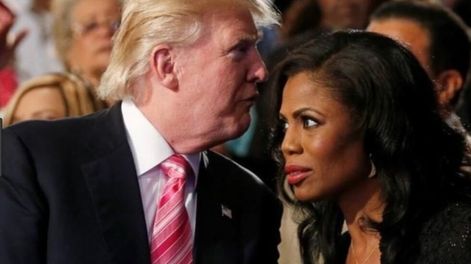 Exempleada de la Casa Blanca escracha a Trump con una grabación