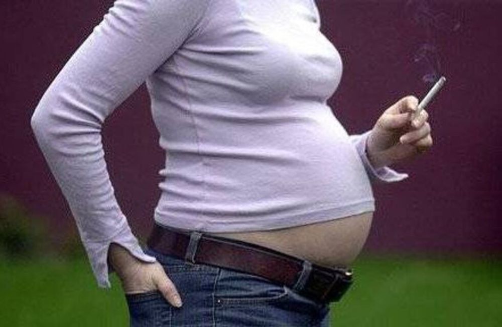 Impresionante: esto pasa con los bebés cuando fuman las embarazadas