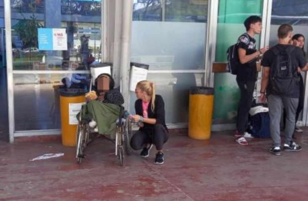 La mujer de 21 años habría sido abandonada cerca de las dos de la mañana - Foto LT9