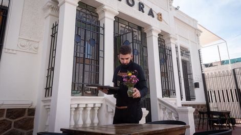 Los Andes | El bistró Flora B, ubicado en Godoy Cruz, es una de las tantas casonas que se han convertido en espacios gastronómicos y de disfrute. Foto: Ignacio Blanco / Los Andes