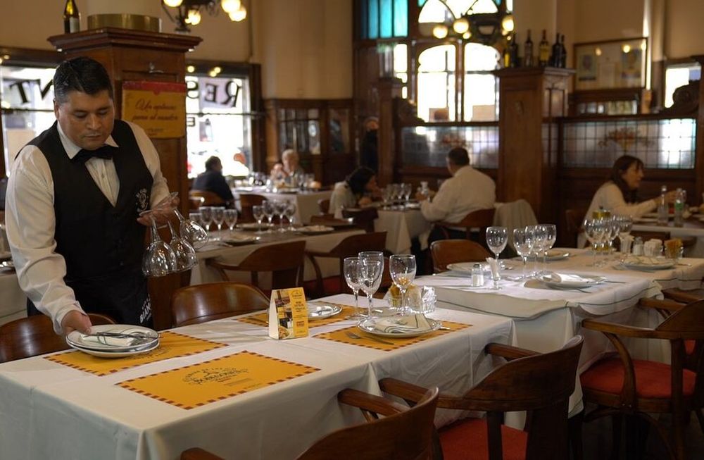 Comida tradicional y vino en la Semana de los Bodegones.