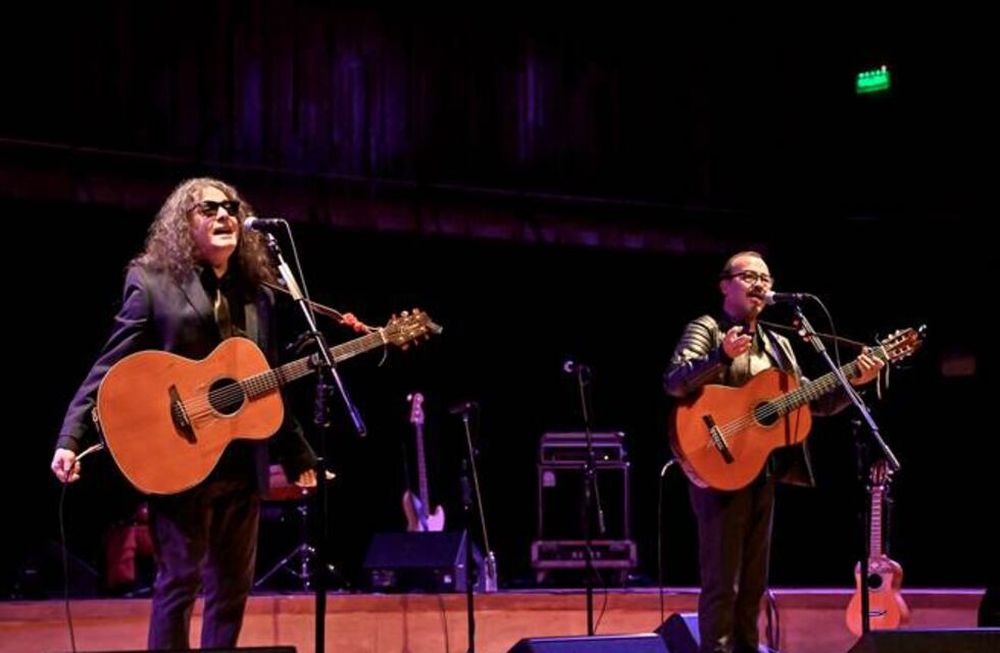 El dúo festeja sus 20 años con un concierto histórico en Mendoza.