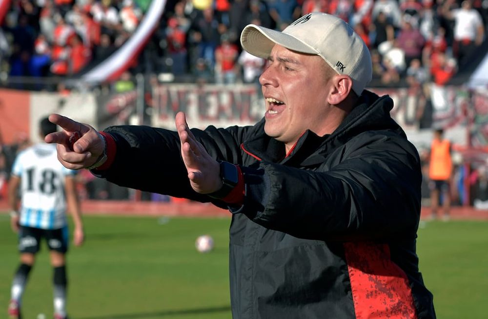 El Club Deportivo Maipú ganó a Racing de Córdoba, en el estadio Omar Sperdutti por la fecha 26 de la Zona A de la Primera Nacional.Luis Osvaldo García, entrenador  Foto: Orlando Pelichotti