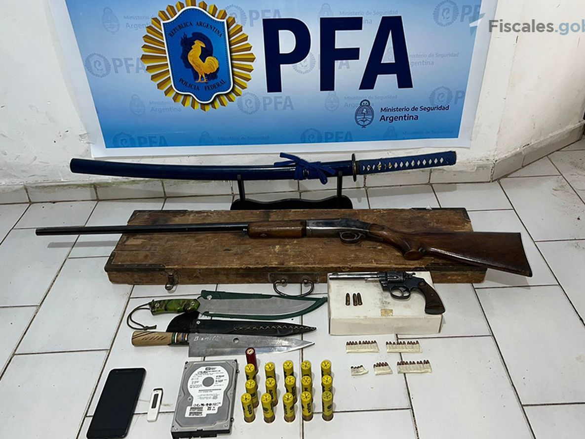 Armas decomisadas a la presunta cédula terrorista islámica de Rivadavia. | Foto: Policía Federal Argentina
