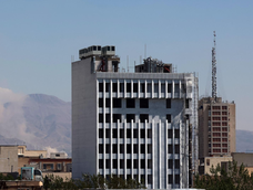 Estados Unidos amenaza con reanudar los bombardeos sobre Irán si fracasa el acuerdo de paz.