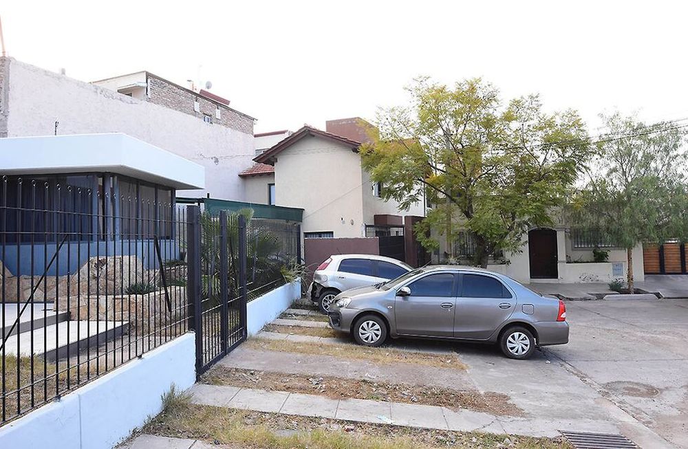 La familia habitaba uno de los cuatro departamentos de un complejo ubicado en calle Cerro Tolosa, en LasTortugas. Foto: Mariana Villa / Los Andes