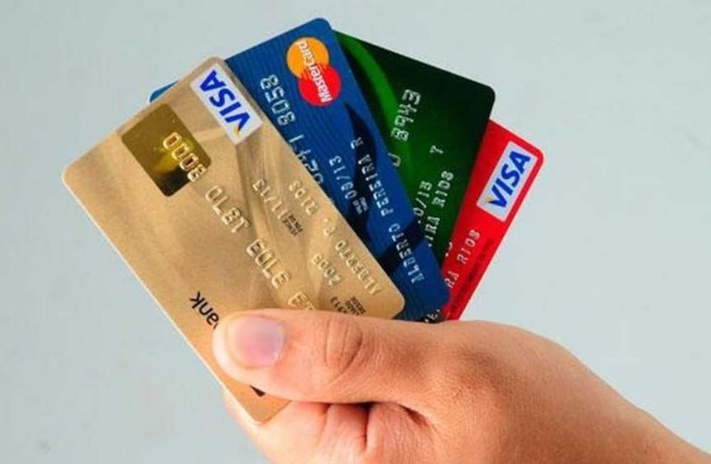 Tarjetas: el saldo de septiembre se podrá refinanciar al 40% más IVA, pero hay letra chica