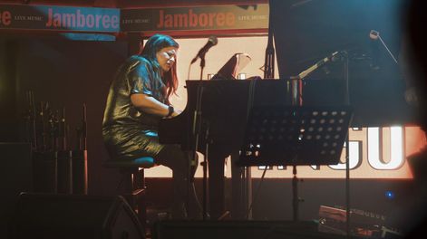 Elbi Olalla, la pianista que lleva por el mundo el tango con identidad mendocina. | Foto: Magui Pichinini