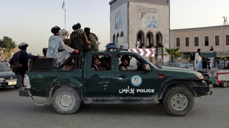 Los Andes | Taliban patrulla Kandahar. Los talibanes, que durante horas estuvieron en las afueras de Kabul, anunciaron poco después que avanzarían aún más a una ciudad presa del pánico. (AP)