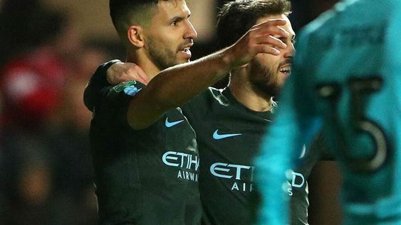 El Kun volvió a besar la red