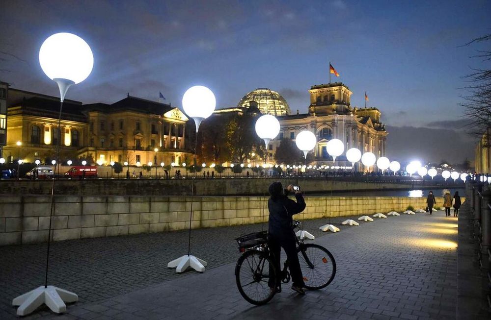 La reunificación ha significado un gran desafío para Alemania, no sólo en lo financiero. La unidad también significó para los “nuevos alemanes” un cambio cultural.