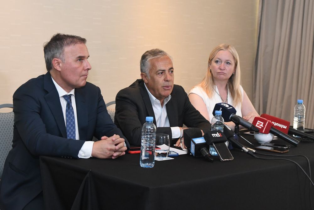 Alfredo Cornejo habló del turismo en la conferencia posterior al Foro de Inversiones, junto a la vicegobernadora Hebe Casado y el presidente del CEM, Martín Clement.