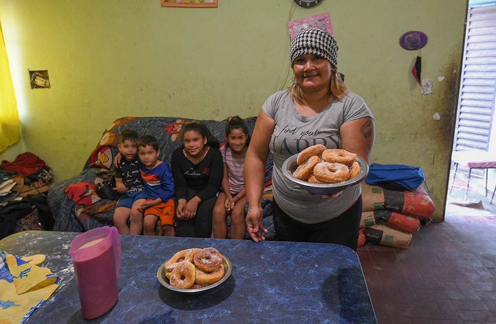 Noelia Poblete fundadora del merendero Huellitas de amor pide ayuda para seguir alimentando a los chicos del barrio Pedro Molina.