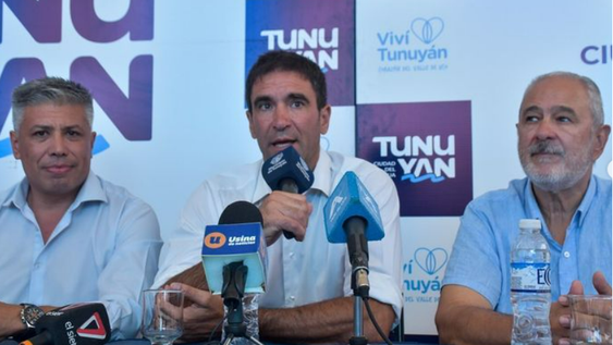 El intendente de Tunuyán, Emir Andraos, acompañado por sus pares de Tupungato, Gustavo Aguilera, y de San Carlos, Alejandro Morillas.&nbsp;