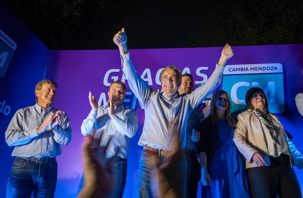 Alfredo Cornejo es el gobernador electo y Hebe Casado la vicegobernadora, le sacaron mas 10 puntos a Omar De Marchi. Foto: Ignacio Blanco / Los Andes