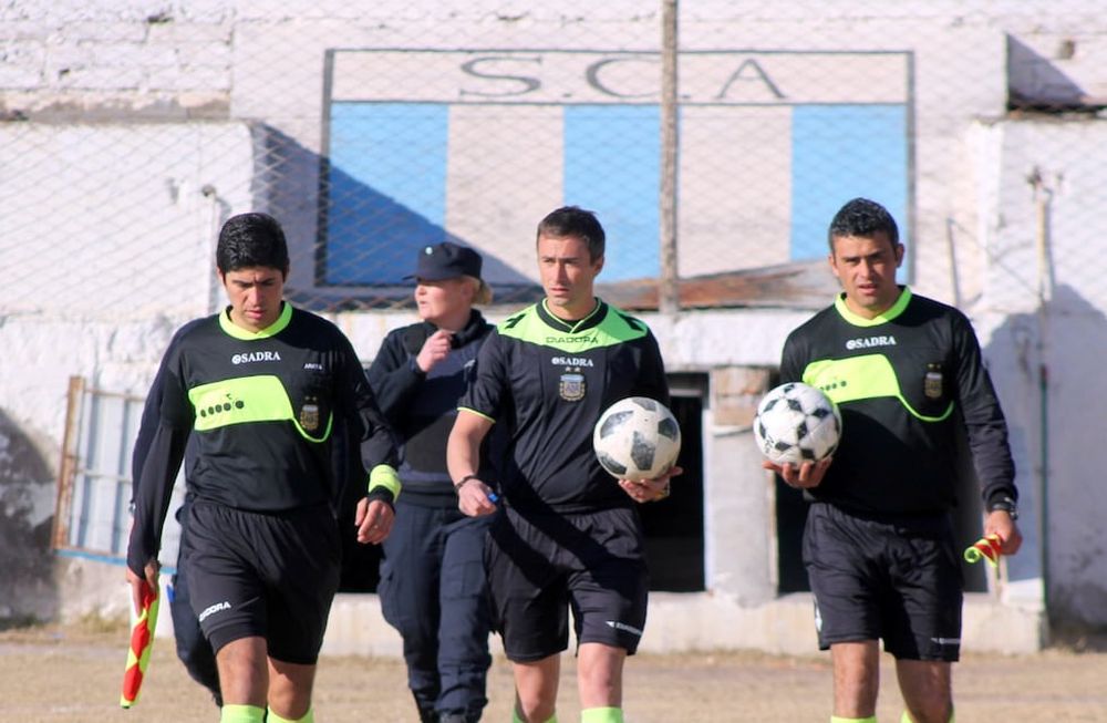 Otra mancha: golpearon a un árbitro en Alvear