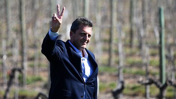 Sergio Massa candidato a diputado nacional.El candidato a Presidente por el partido Todos Alberto Fernández se reunió con gobernadores de varias provincias y la candidata a gobernadoa de Mendoza Anabel Fernández Sagasti en la bodega Ruca Malén.