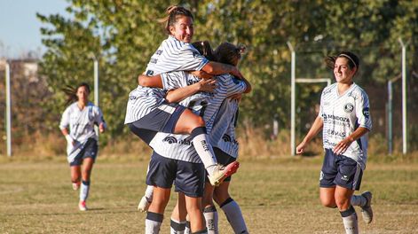 Los Andes | Goleada leprosa en la fecha 2 de la LMF: vencióa  Rivadavia por 6-0, con tantos marcados por Yesica Perazzoli, Damaris Prieto (2) y Daiana Merlo (2). /Gentileza Prensa CSIR