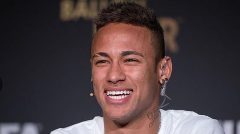 Por el piso: Neymar se ríe de sí mismo en Instagram