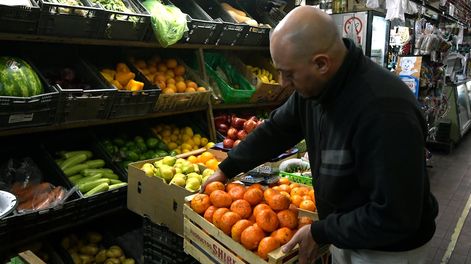 Desde la Unión Frutihortícola Argentina advirtieron que la suba del dólar ha generado incertidumbre y paralización en el mercado. Foto: Orlando Pelichotti / Los Andes