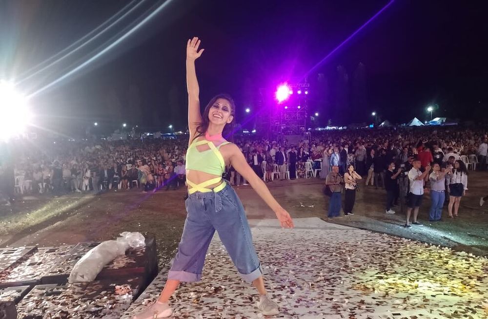 A pesar de los obstáculos, una artista mendocina defiende su pasión por el teatro y la lyra