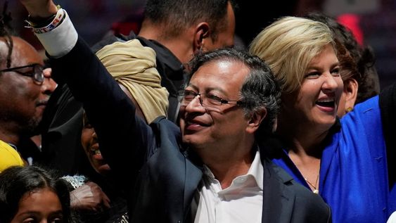Más allá de su pasado vinculado con la violencia ideológica armada, Gustavo Petro tiene ya una probaba experiencia en cargos democráticos en Colombia.  / Foto: AP