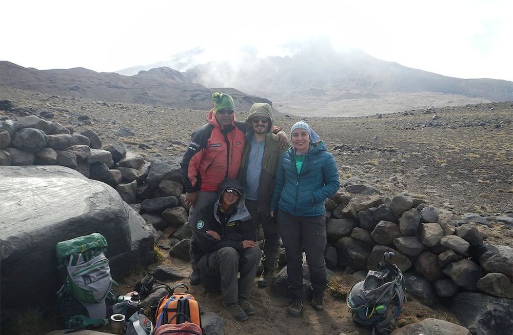 Descubren un posible Observatorio Astronómico y un Centro Ceremonial Inca en el Área Natural Protegida Laguna del Diamante.Beto Orellano, Jimena Martínez y Sol Zárate