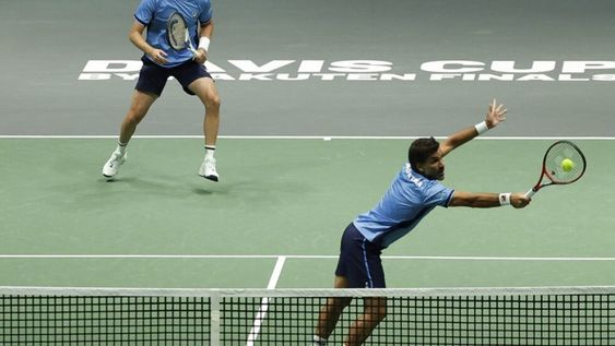 Horacio Zeballos y Máximo González vencieron en tres sets a Goransson y a Ymer para que la serie termine 2-1 a favor de los europeos. / Gentileza.