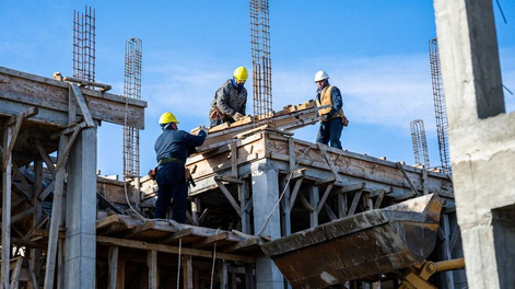 La construcción creció 15,8% interanual en marzo, pero muestra señales de desaceleración mensual