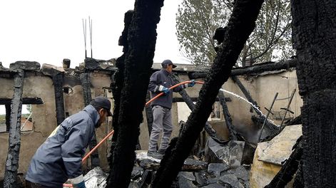 Los Andes | El viento Zonda generó distintos focos de incendio que consumieron unas 4.500 hectáreas en el piedemonte mendocino.Foto: Orlando Pelichotti